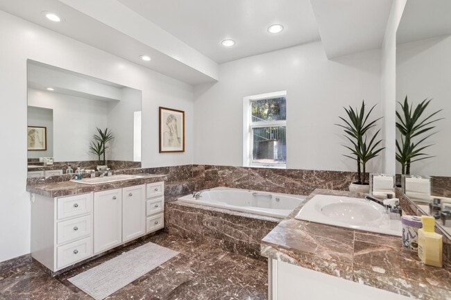 Building Photo - 20 Gilmartin Dr