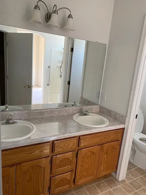 Building Photo - "Charming Sierra Vista Gem: Spacious 3-Bedroom Retreat with 6 Bathrooms on Chaparral Loop!"