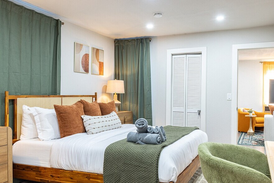 Building Photo - 831 Patchett St