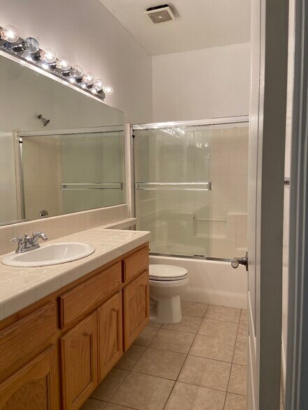 Building Photo - 11100 Vista De Cally Dr