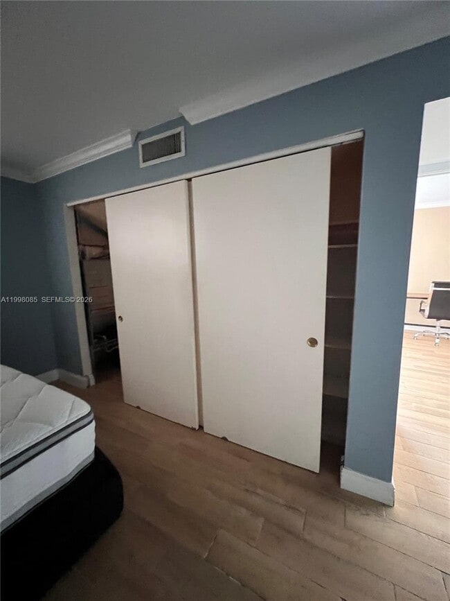 Building Photo - 1750 James Ave