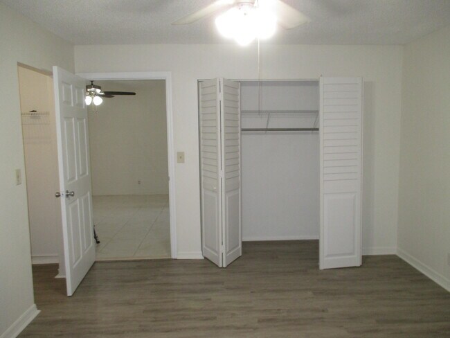 Building Photo - 124 Lake Irene Dr