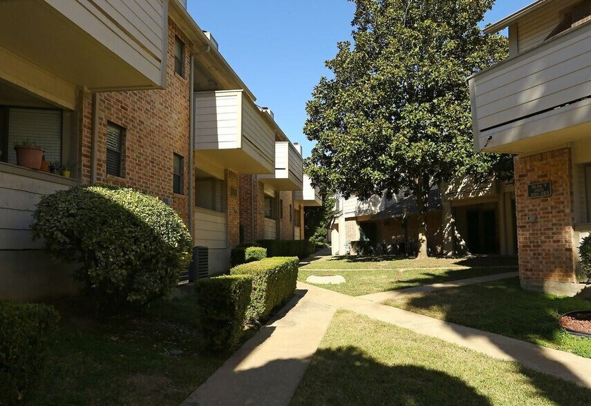 Building Photo - 2500 Burleson Ct