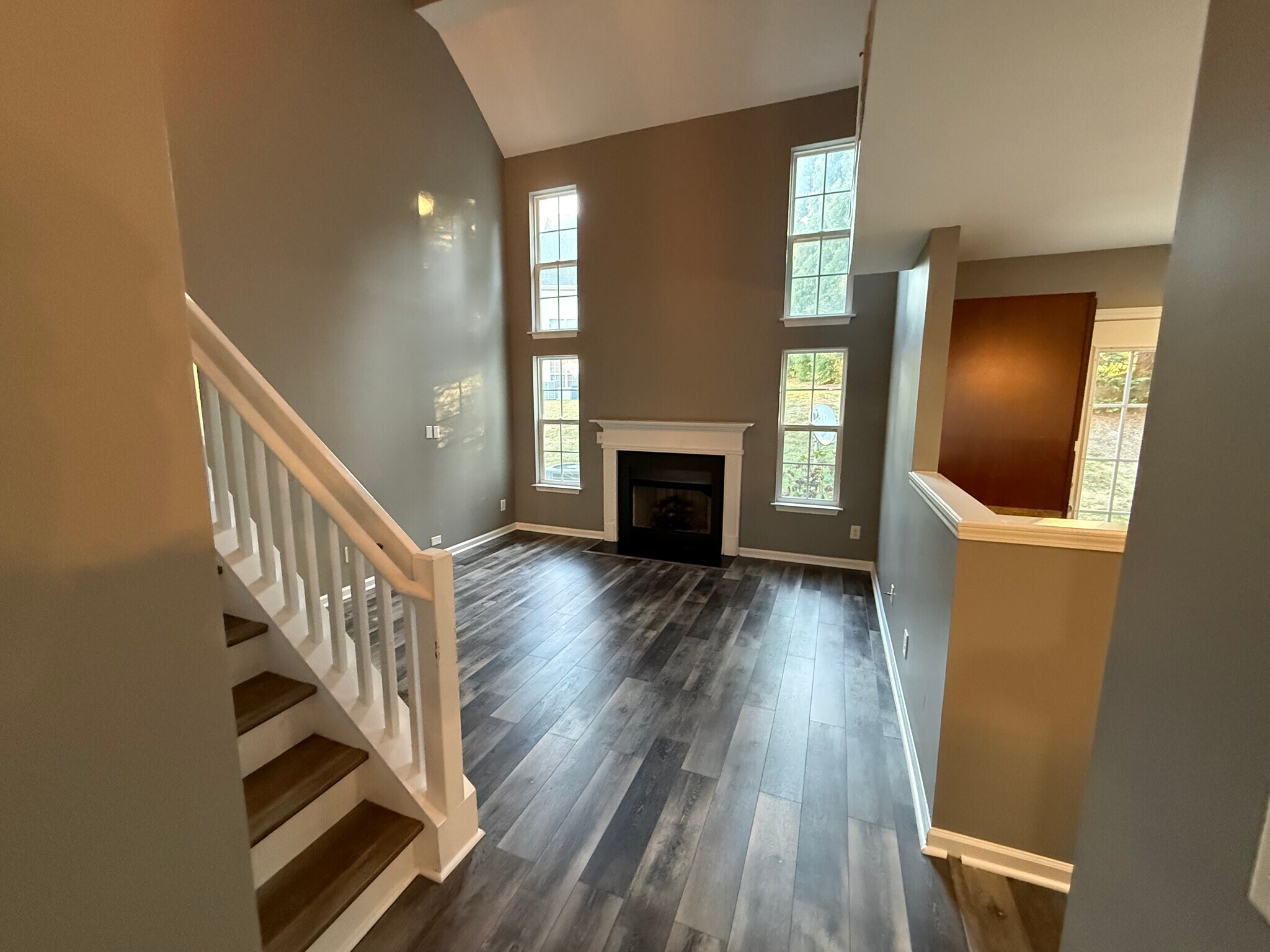 Building Photo - 225 Blue Robin Way