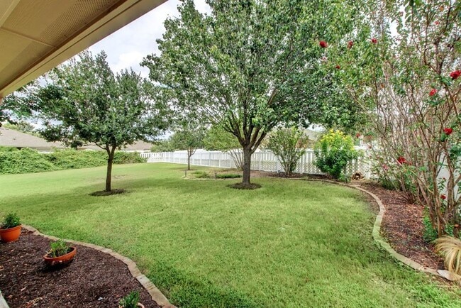 Building Photo - 904 Black Canyon St