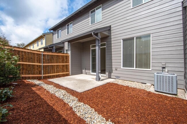 Building Photo - 7618 NE 71st Pl