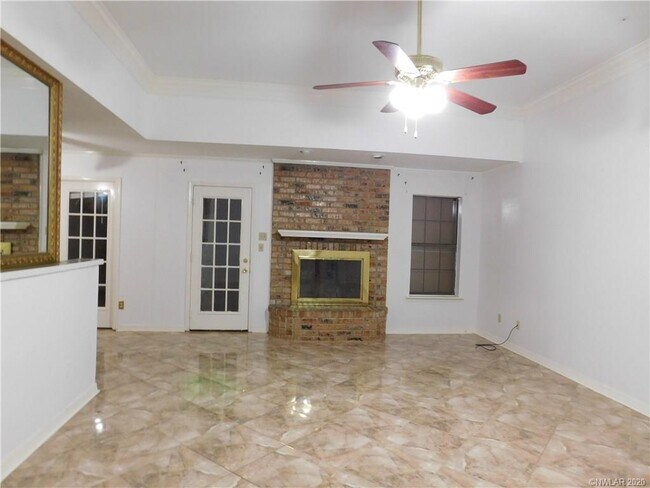 Building Photo - 407 Summit Dr