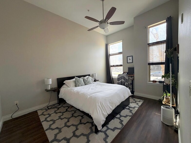 Second bedroom, same size as primary with en suite - 1700 N Emerson St