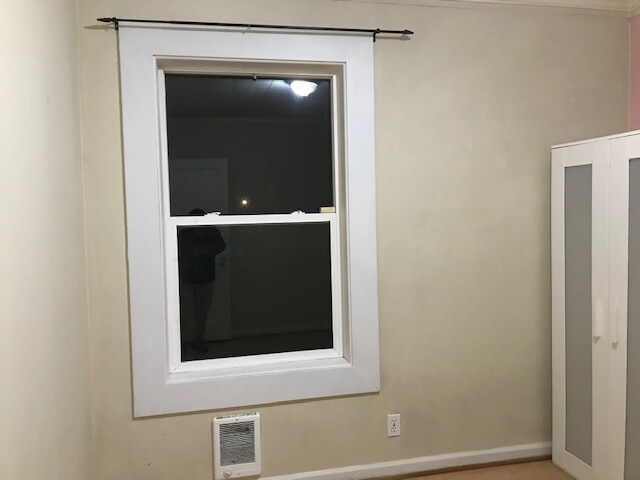 Building Photo - 208 B St