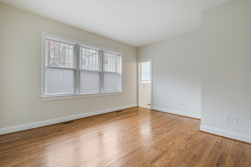 Building Photo - 440 Warner St NW