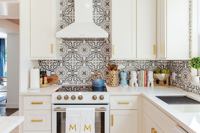 Building Photo - 610 38th St