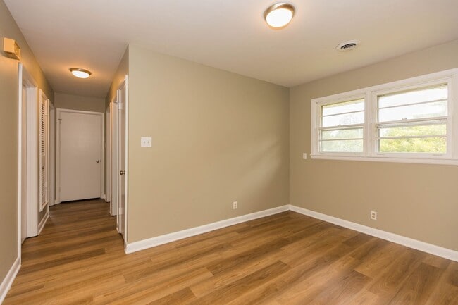 Building Photo - 3 Bedroom