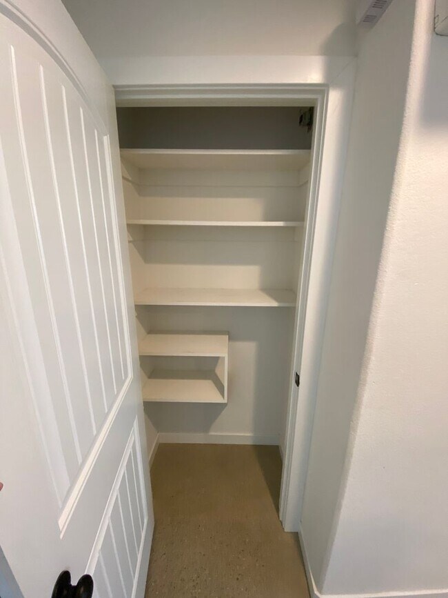 Building Photo - 1540 Park St