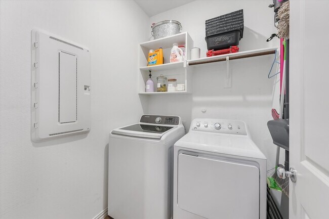 Building Photo - 5028 Waterway Dr
