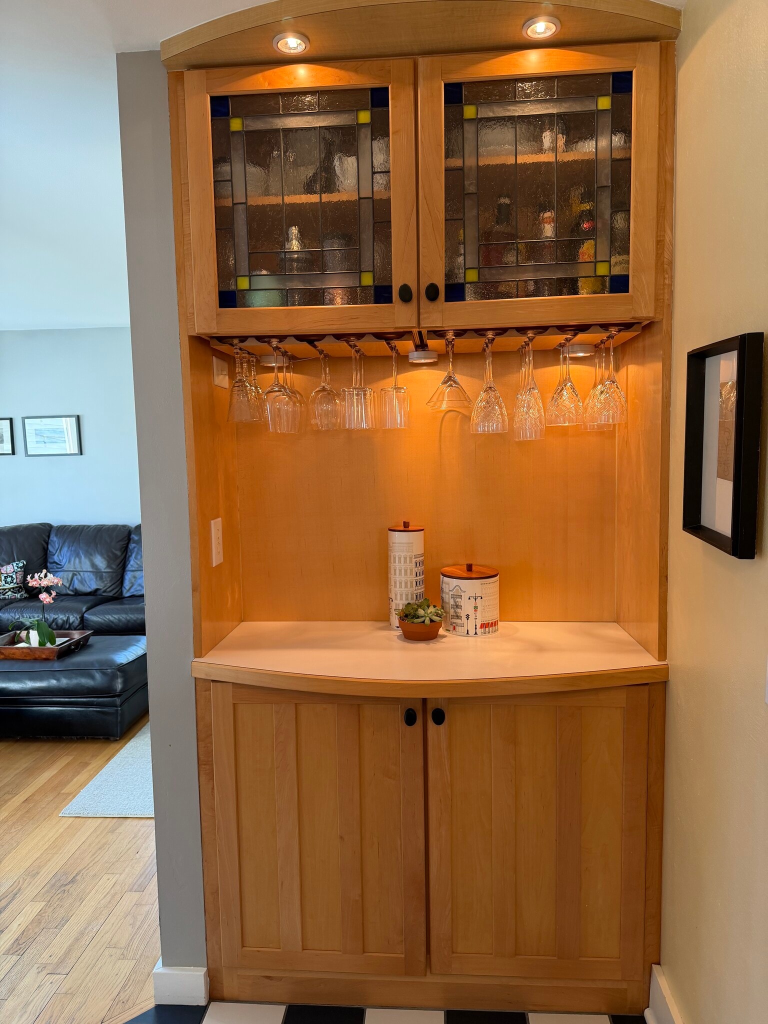 Building Photo - 821 Minakwa Dr