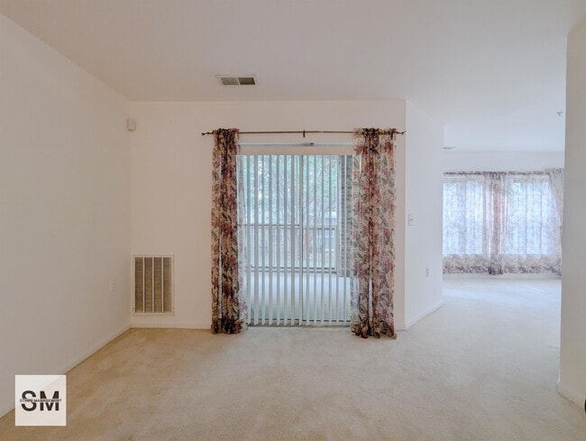 Building Photo - 6702 Lake Park Dr