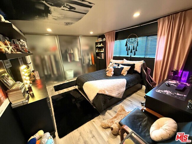 Building Photo - 843 4th St