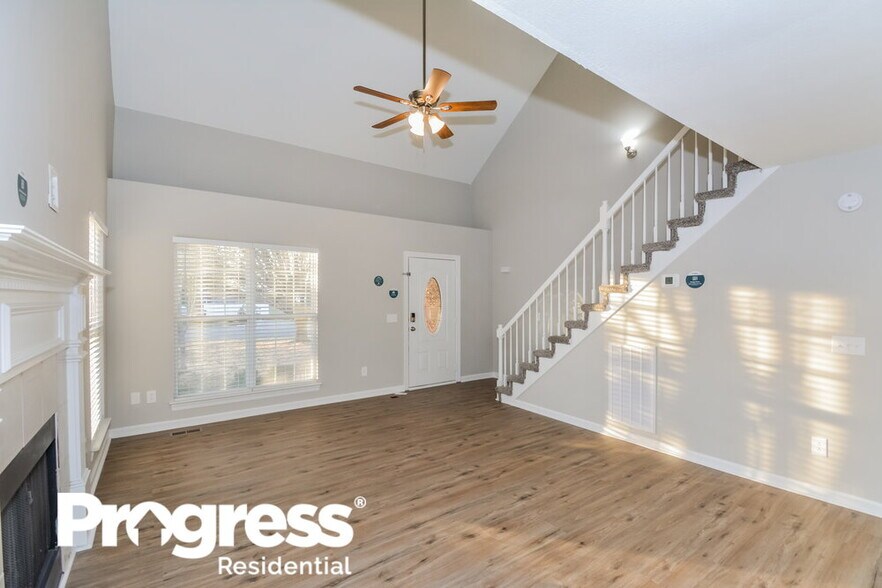 Building Photo - 3338 Meadowhill Dr