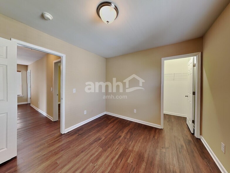 Building Photo - 4652 Midstream Crossing Dr