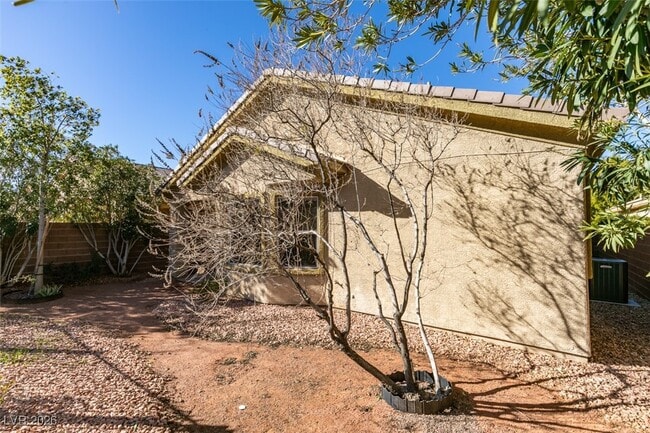 Building Photo - 4013 Gliding Gulls Ave