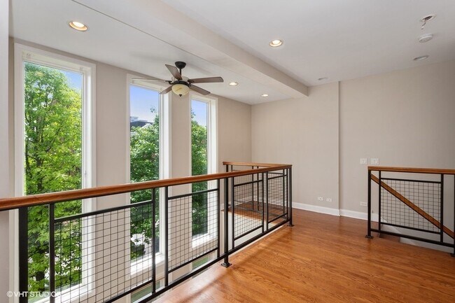 Building Photo - 1458 N Artesian Ave