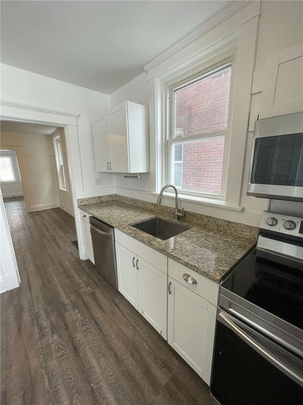 Building Photo - 136 S Spring Ave