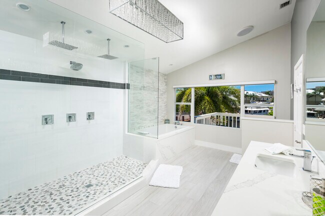 Building Photo - 3001 Jasmine Ct