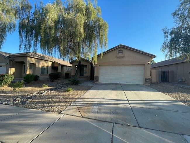 Building Photo - READY TO VIEW NOW! Spacious 3 Bed 2 Bath Home in Surprise Farms!