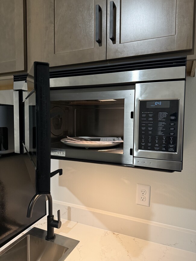 Microwave oven with convection. - 3109 Voyager Ave