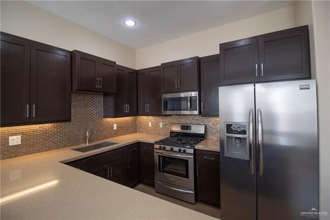 Building Photo - 15 Ulex Ave