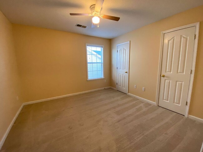 Building Photo - 3 bed, 2.5 bath in Cordova near Trinity an...