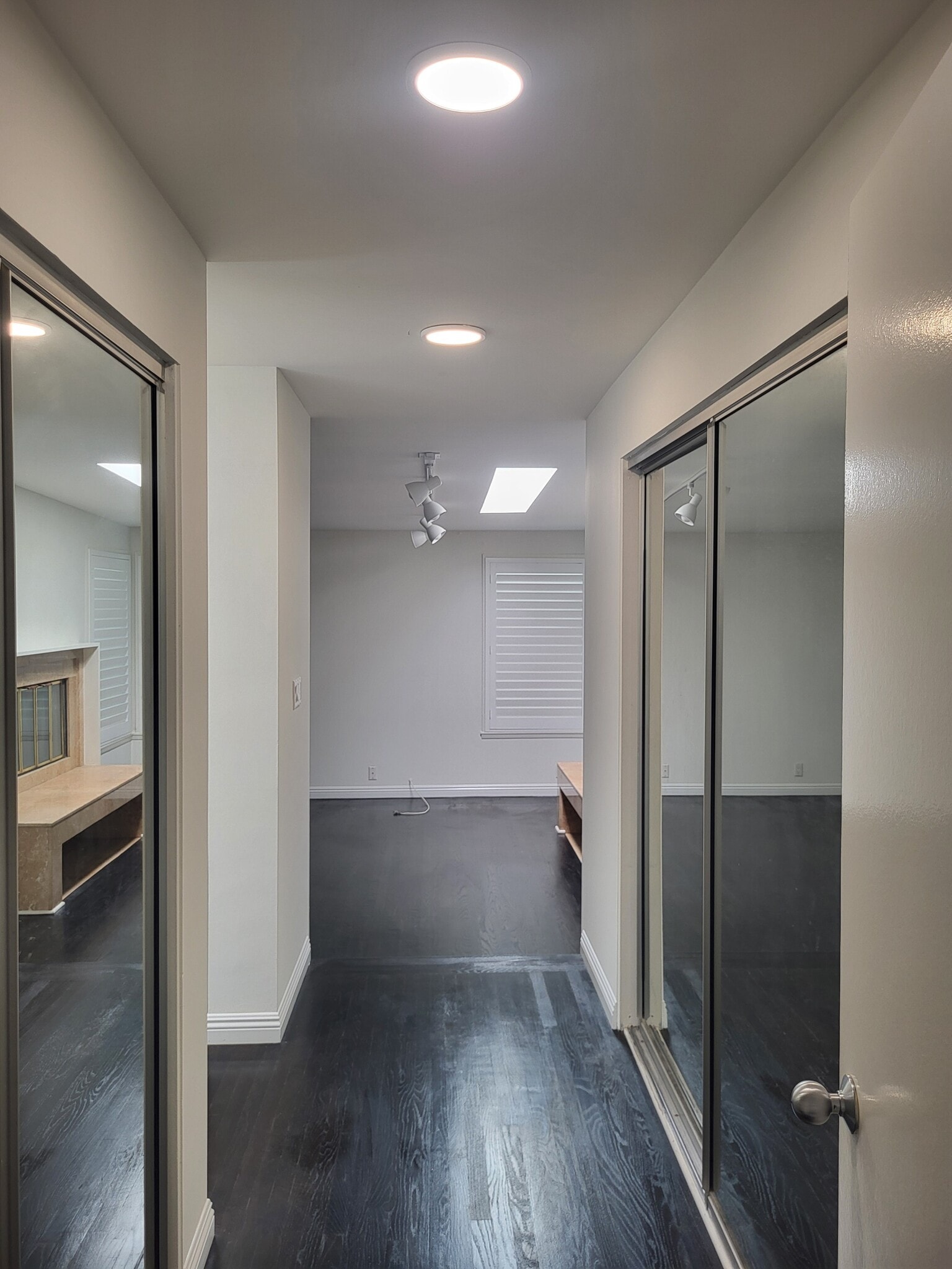 Building Photo - 2215 W 237th St