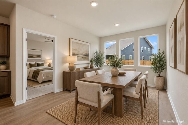 Building Photo - 261 Crater Lk Dr
