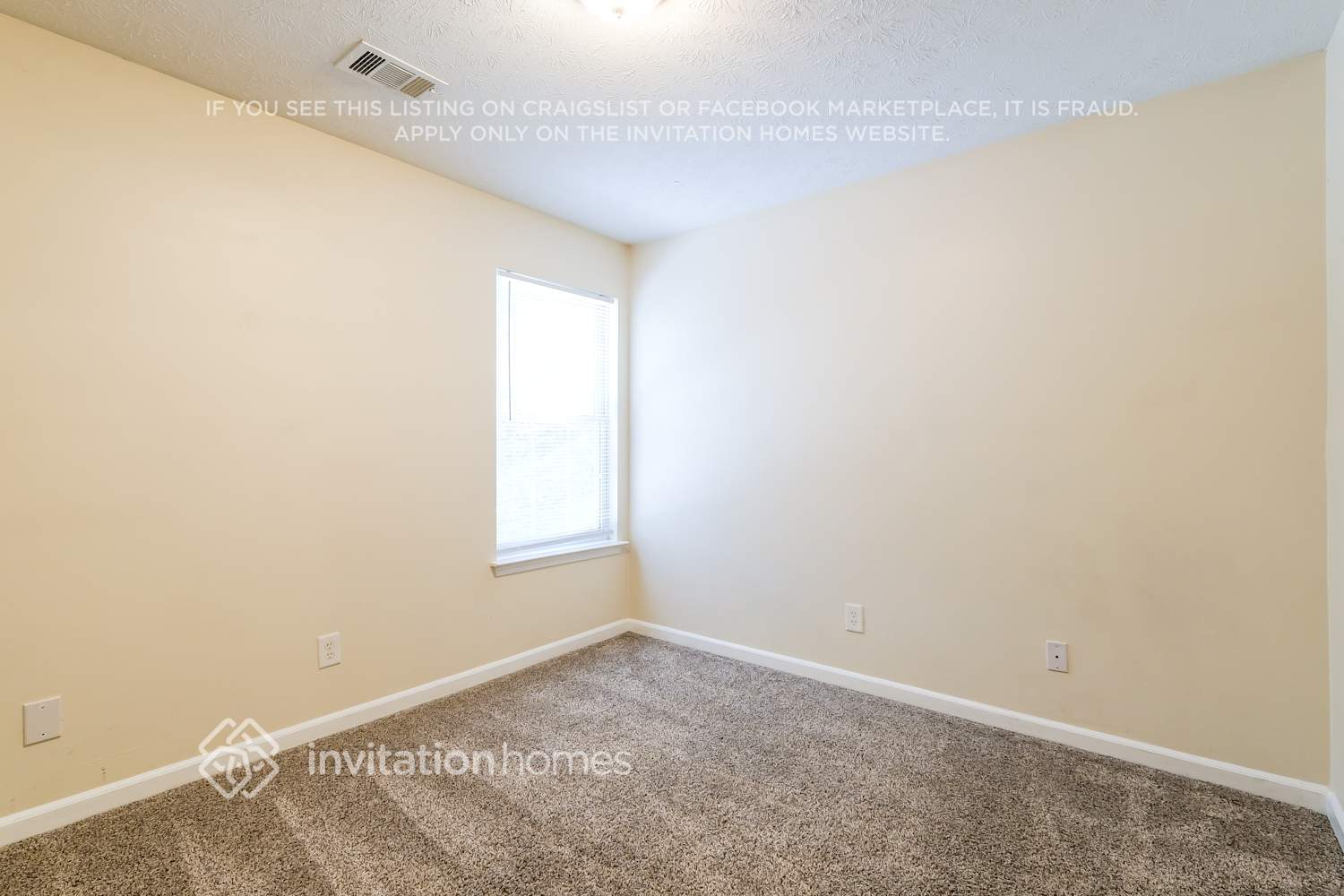 Building Photo - 2235 Lexington Ln