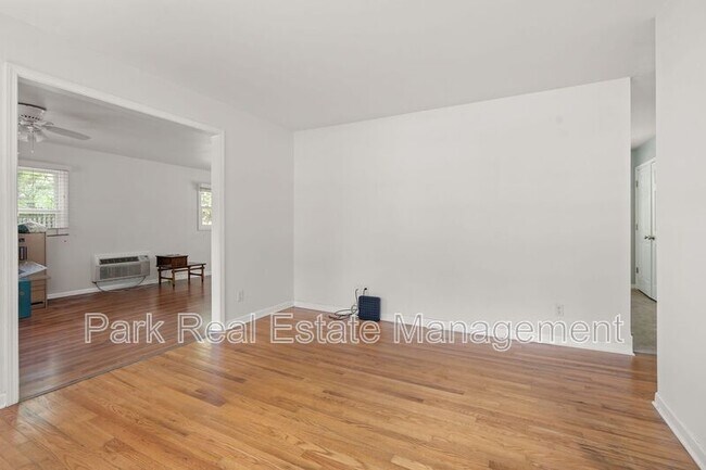 Building Photo - 8907 Rollingwood Rd