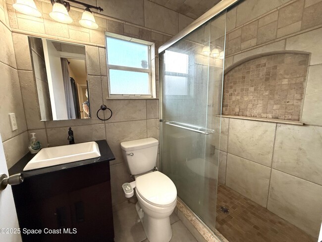 Building Photo - 1116 Glancy Ave NW