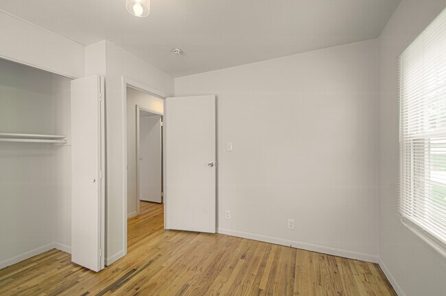 Building Photo - 6306 E 153 St