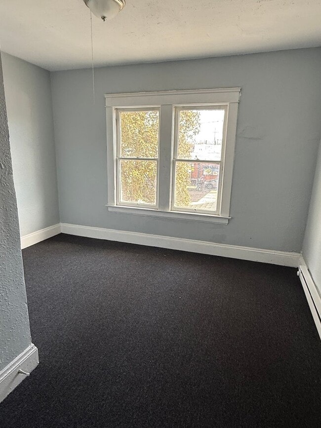 Building Photo - 4bd Single Section 8