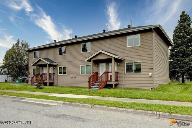 Building Photo - 1337 E 14th Ave