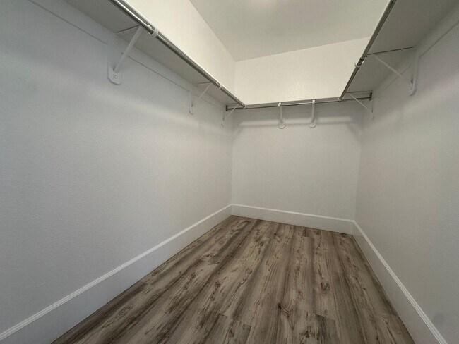 Building Photo - 4 Bedroom Home + Downstairs Office | Move-In Ready