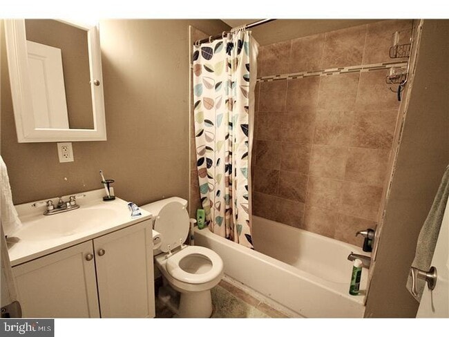 Building Photo - 2233 Reed St