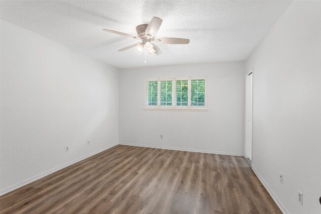 Building Photo - 2703 Shakespeare St