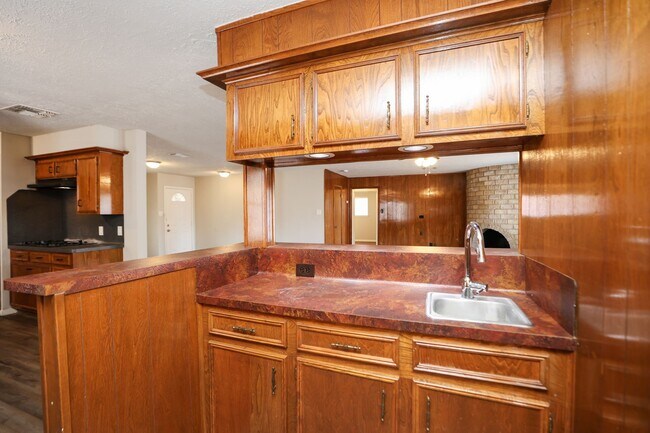 Building Photo - 815 Park Meadow Dr