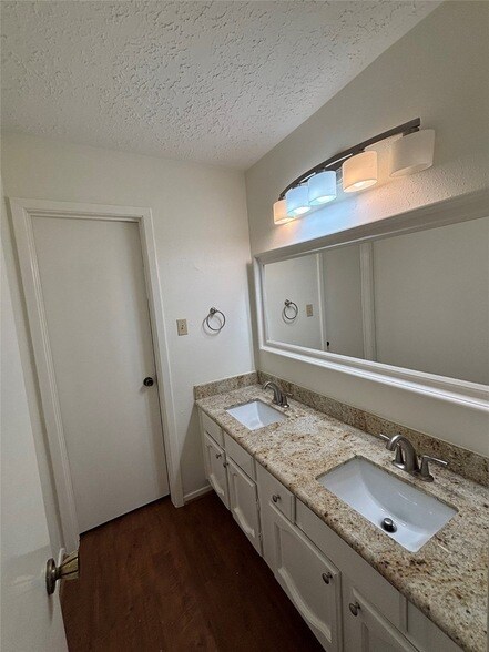 Building Photo - 12614 Campos Dr