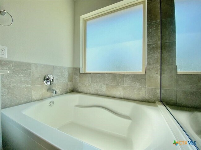 Building Photo - 308 Chalk Knob Mnr