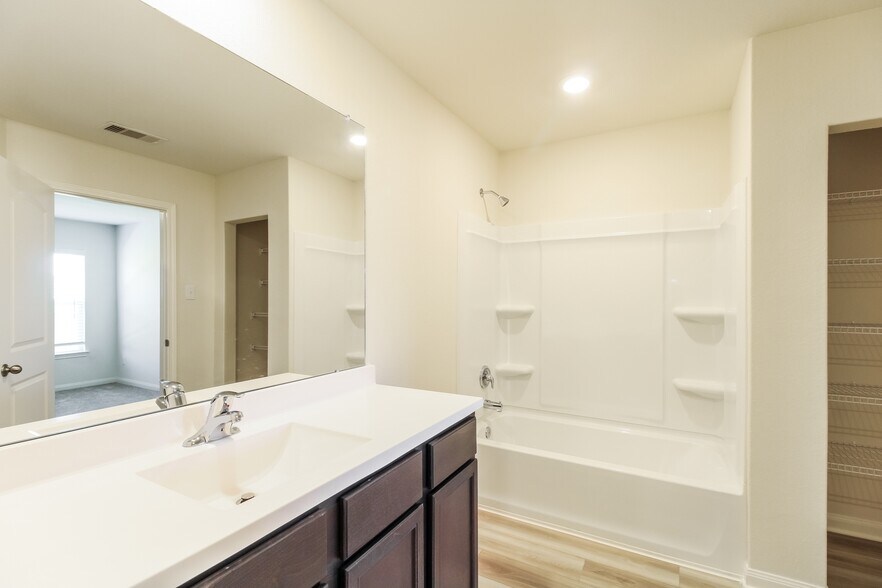 Building Photo - 23131 Shakespeare Dr