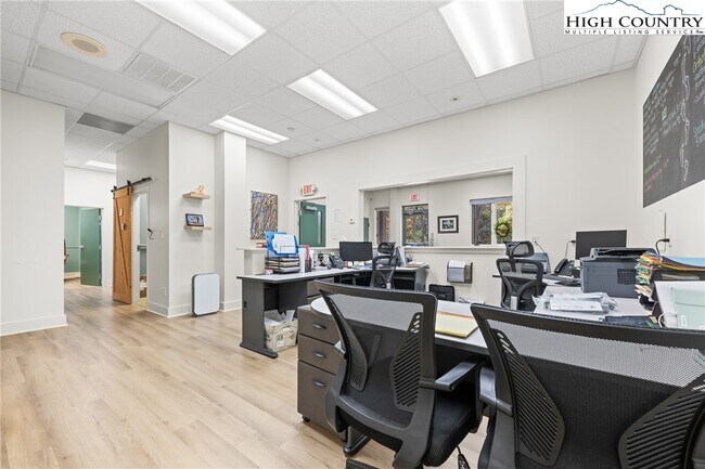 Building Photo - 610 State Farm Rd