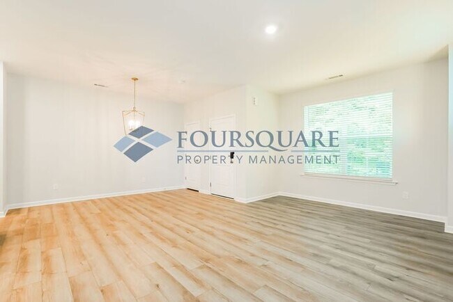 Building Photo - End Unit Townhome | 2nd Floor Loft | Washe...
