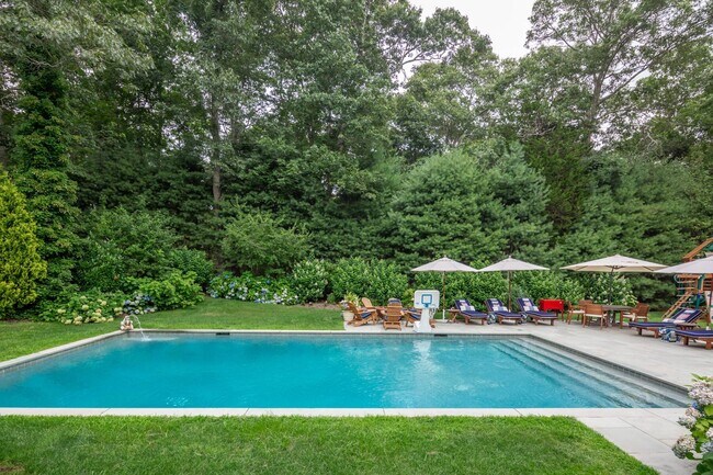 Building Photo - 6 Old School House Ln