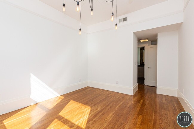 Building Photo - SOPHISTICATED 2-BD DREAM HOME WITH DIGITAL...